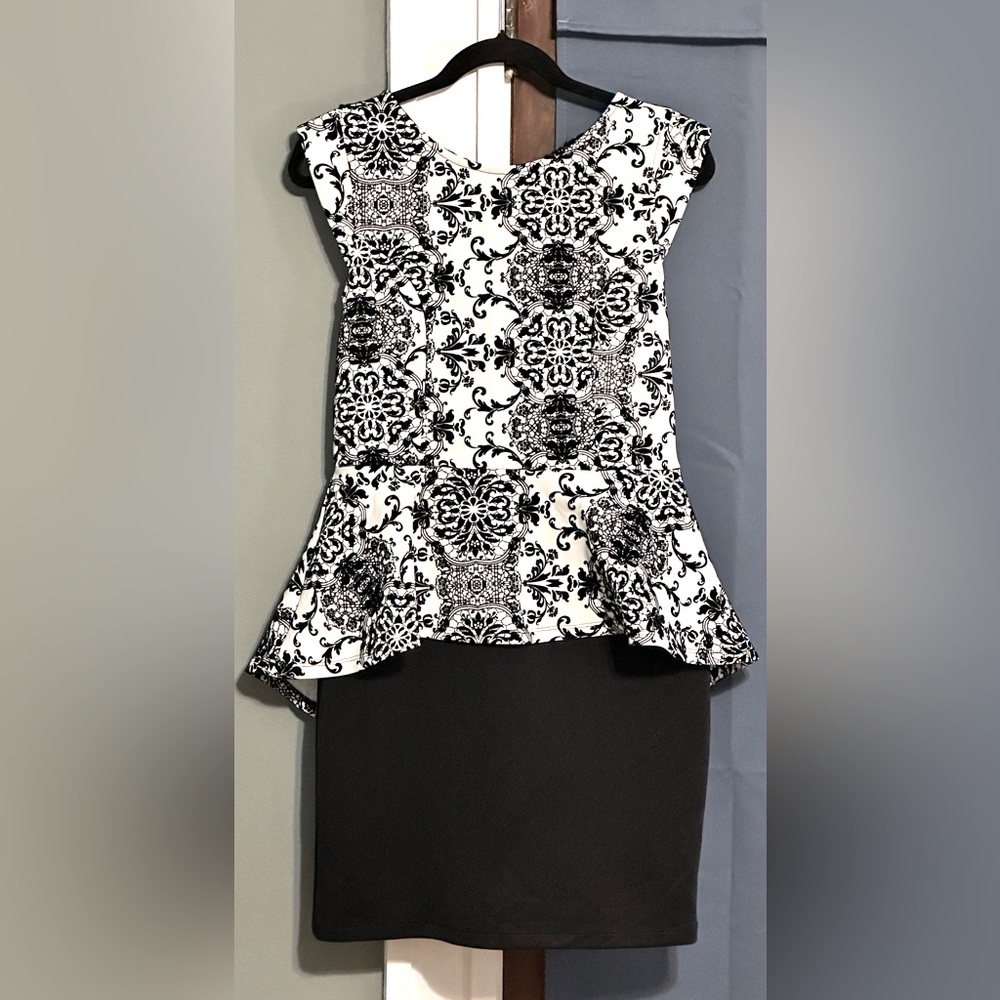 Londons IRIS Black & White Peplum Top Dress w/Lace & Floral Velvet Print (XL)